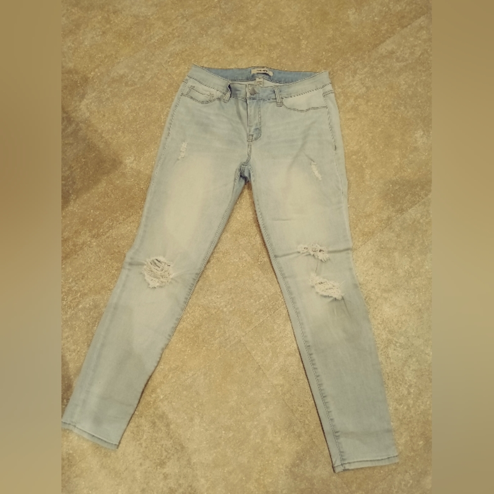 Refuge medium rise light wash distressed jeans woman's junior